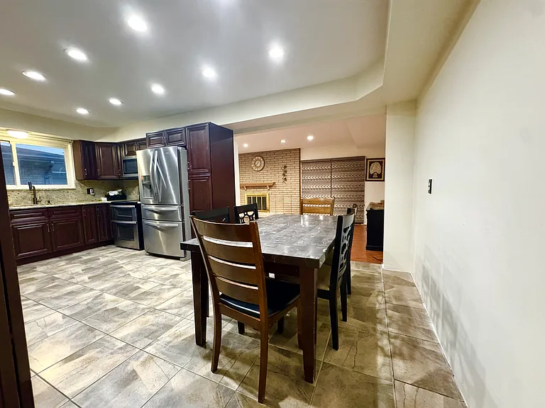 2868 Groves Dr — Photo 26