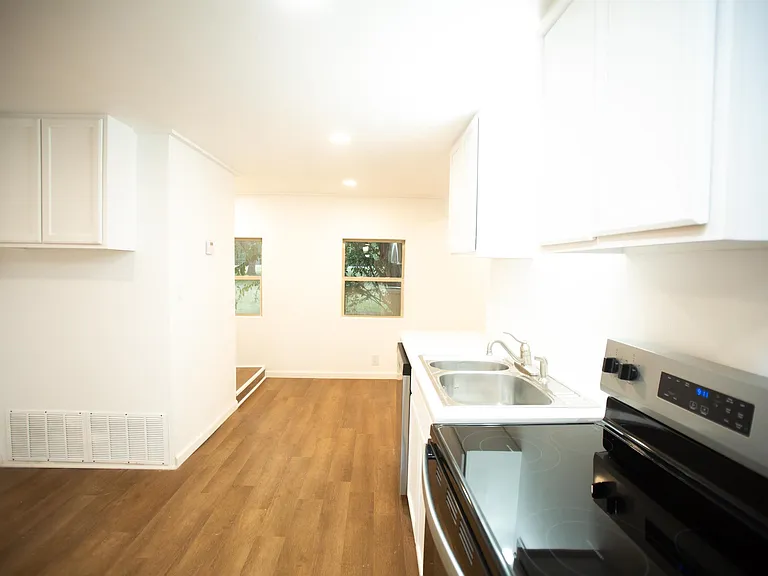 13118 Old River Dr — Photo 9