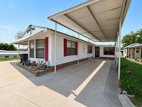 5th image of 118 Blossum Blvd