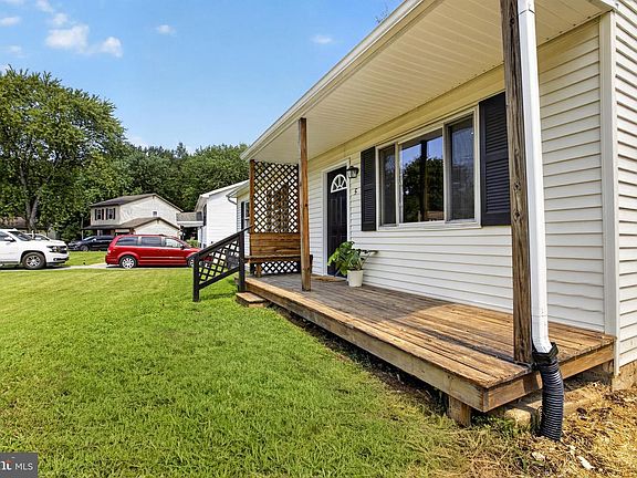 5th image of 5 Dorsey Ln