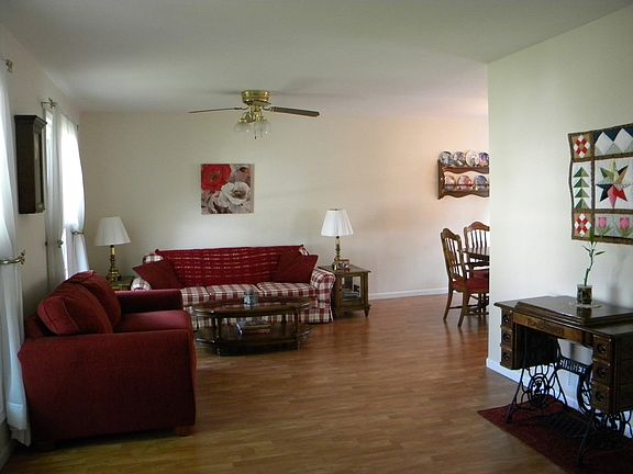 3rd image of 640 Primrose Ln
