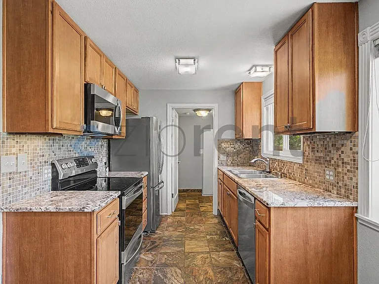 12720 SW Edgewood St — Photo 10