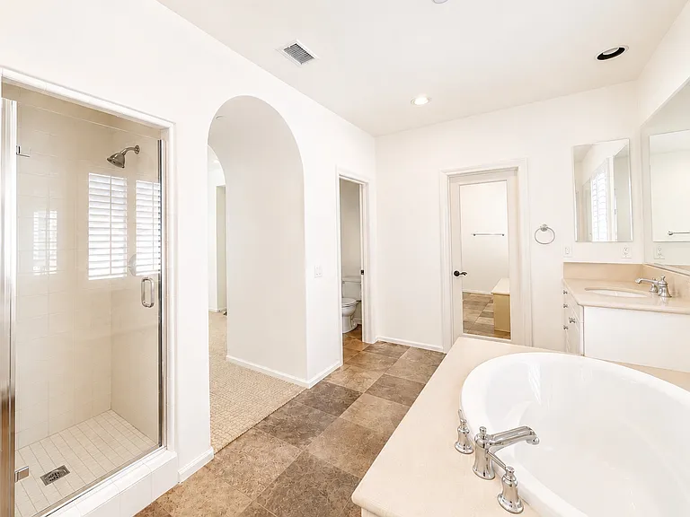 827 Terrace Ln E #10 — Photo 16