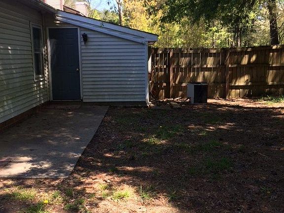 3rd image of 907 W C St