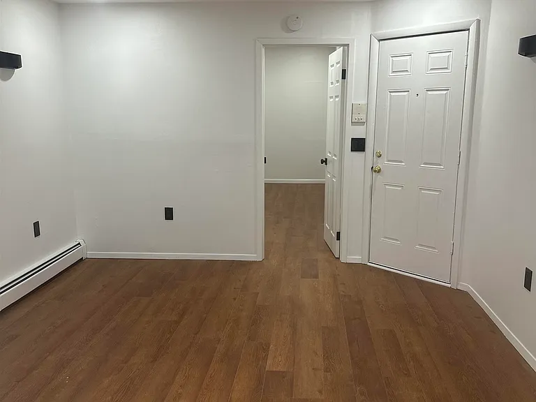 107 Magnolia Ave #2R — Photo 2