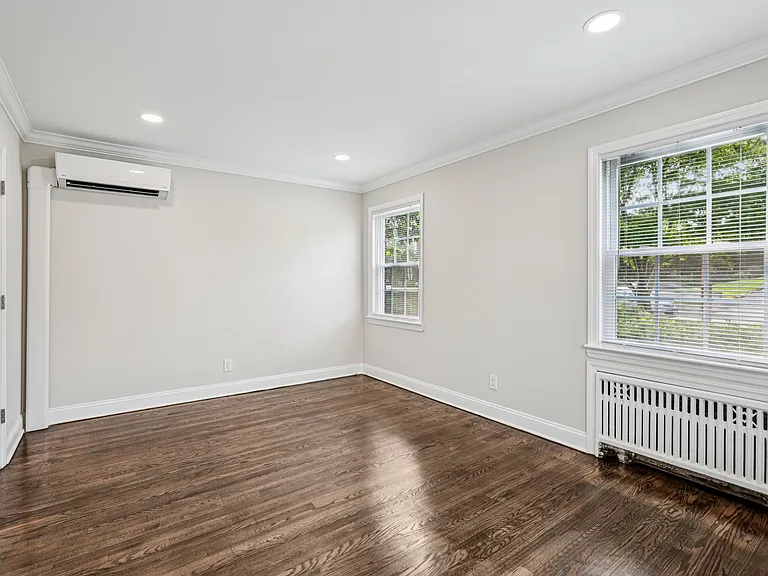 Manley Court Apartments — Photo 14
