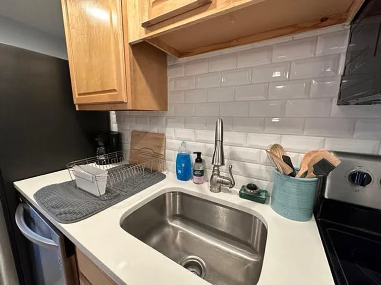 W 3rd Ave 85 NPR — Photo 45