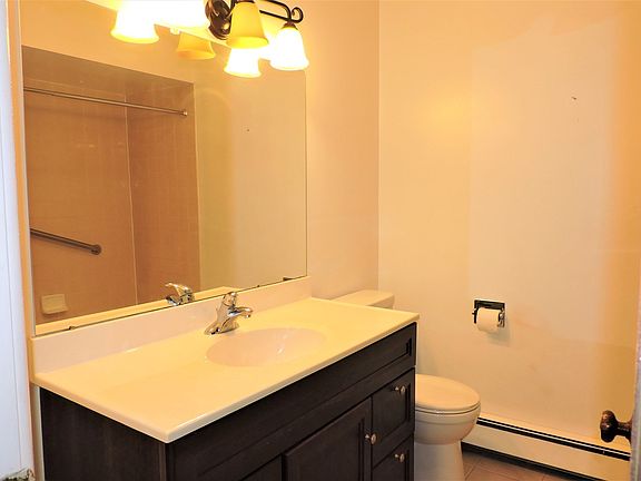 4th image of 5733 W 103rd St APT 2W