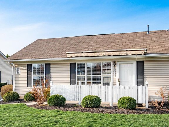 2nd image of 1377 Hillview Cir W