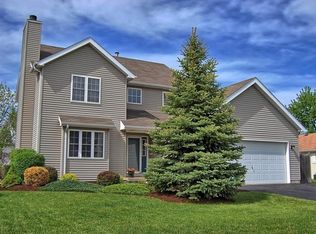 571 Prairie Ridge Dr, Woodstock, IL 60098