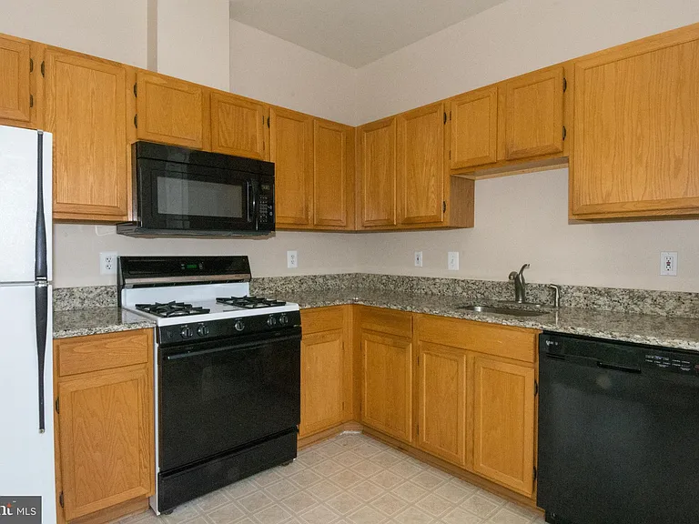 4139 Fountainside Ln — Photo 2
