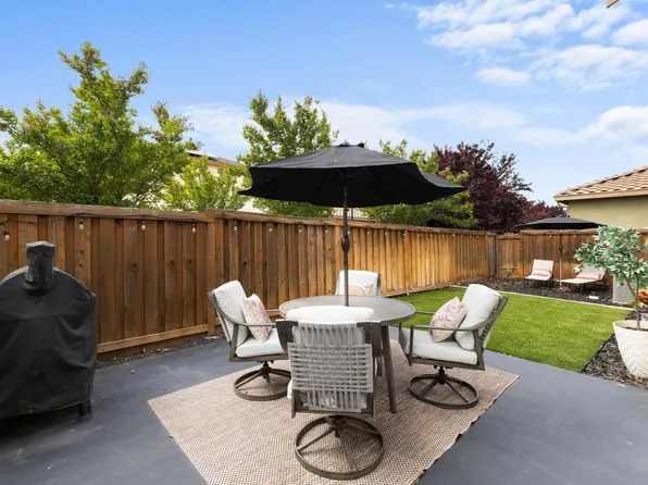709 Embassy Circle, Vacaville, CA 95688
