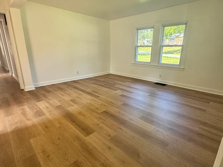 3805 Claybourne Rd — Photo 2