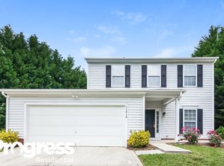 11618 Northwoods Forest Dr, Charlotte, NC 28214