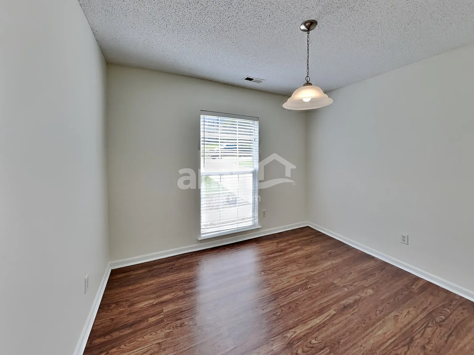 3 bed, 2.5 bath, 1738 sqft, $2,210 — Photo 4