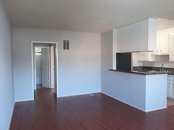 3rd image of 1841 N New Hampshire Ave APT 16