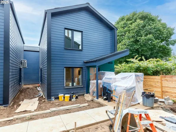 9939 SE Cottage Ln #4, Portland, OR 97222