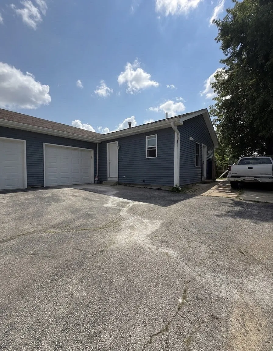 3 bed, 1150 sqft, $2,300 — Photo 2