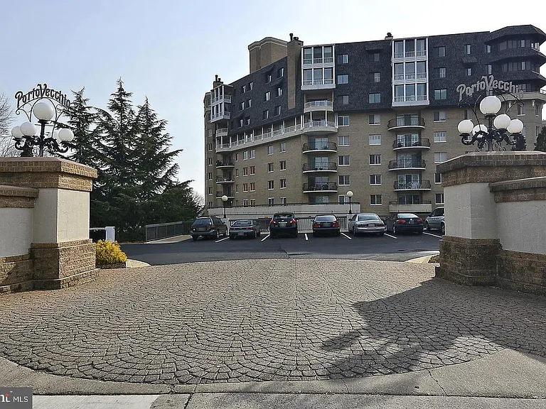 1250 S Washington St #218 — Photo 3