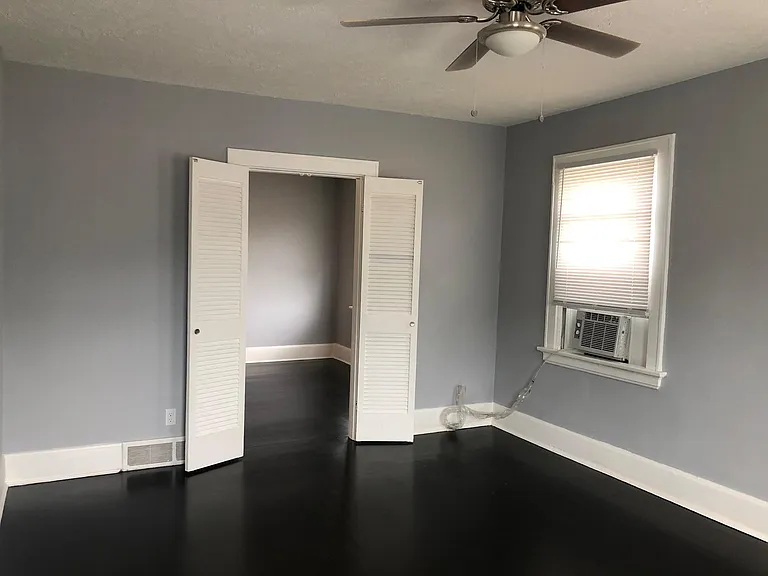 2552 Williams Ave #4 — Photo 8