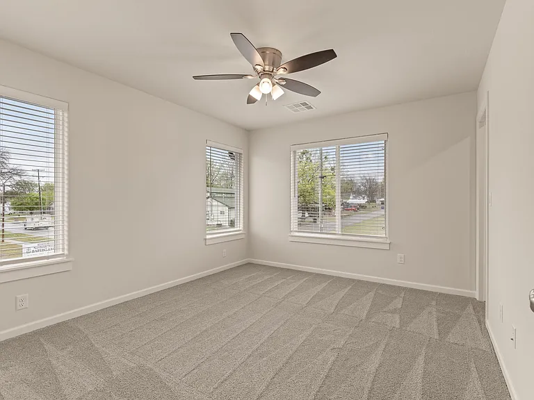 624 N Cedar Ave — Photo 32
