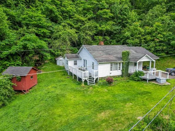 749 Stinnett Wendover Rd, Stinnett, KY 40868
