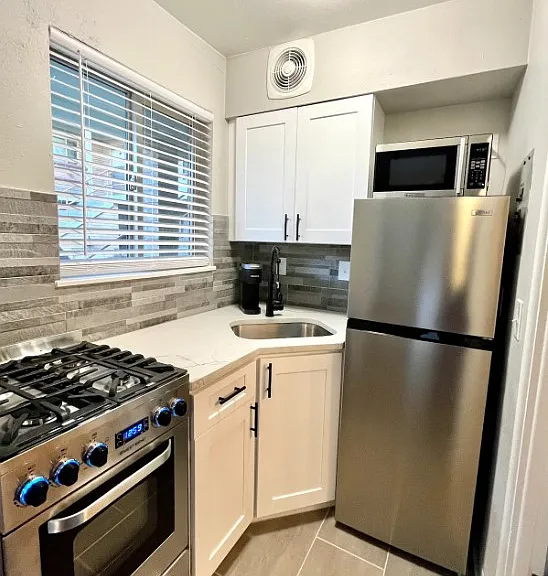 2212 Ford St #4 — Photo 2