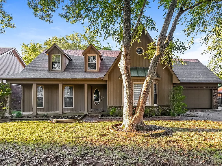 861 White Pine Dr — Photo 1