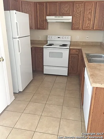 10003 Vasso View Converse Tx. 78109 - Unit 4 — Photo 3
