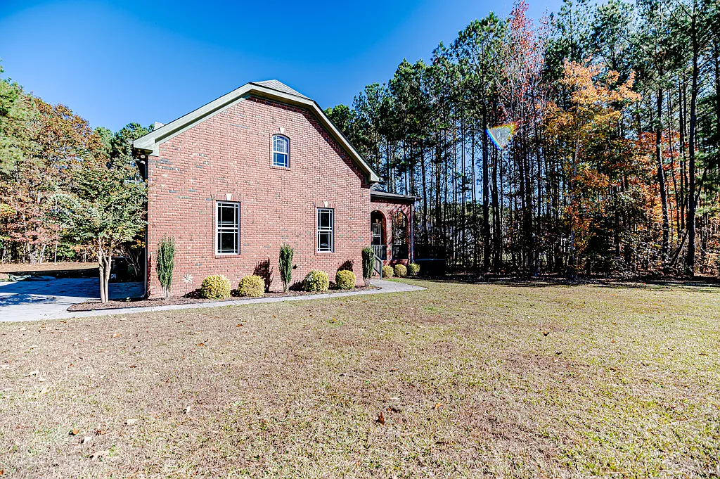 3 bed, 2450 sqft, $2,600 — Photo 4