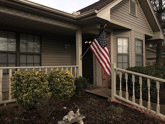 Flag and flagpole - included.