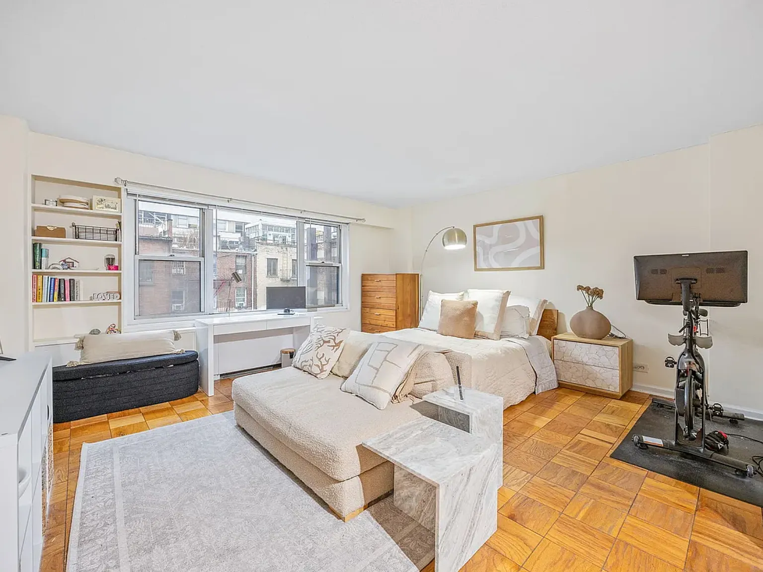 220 East 60th Street — Photo 1