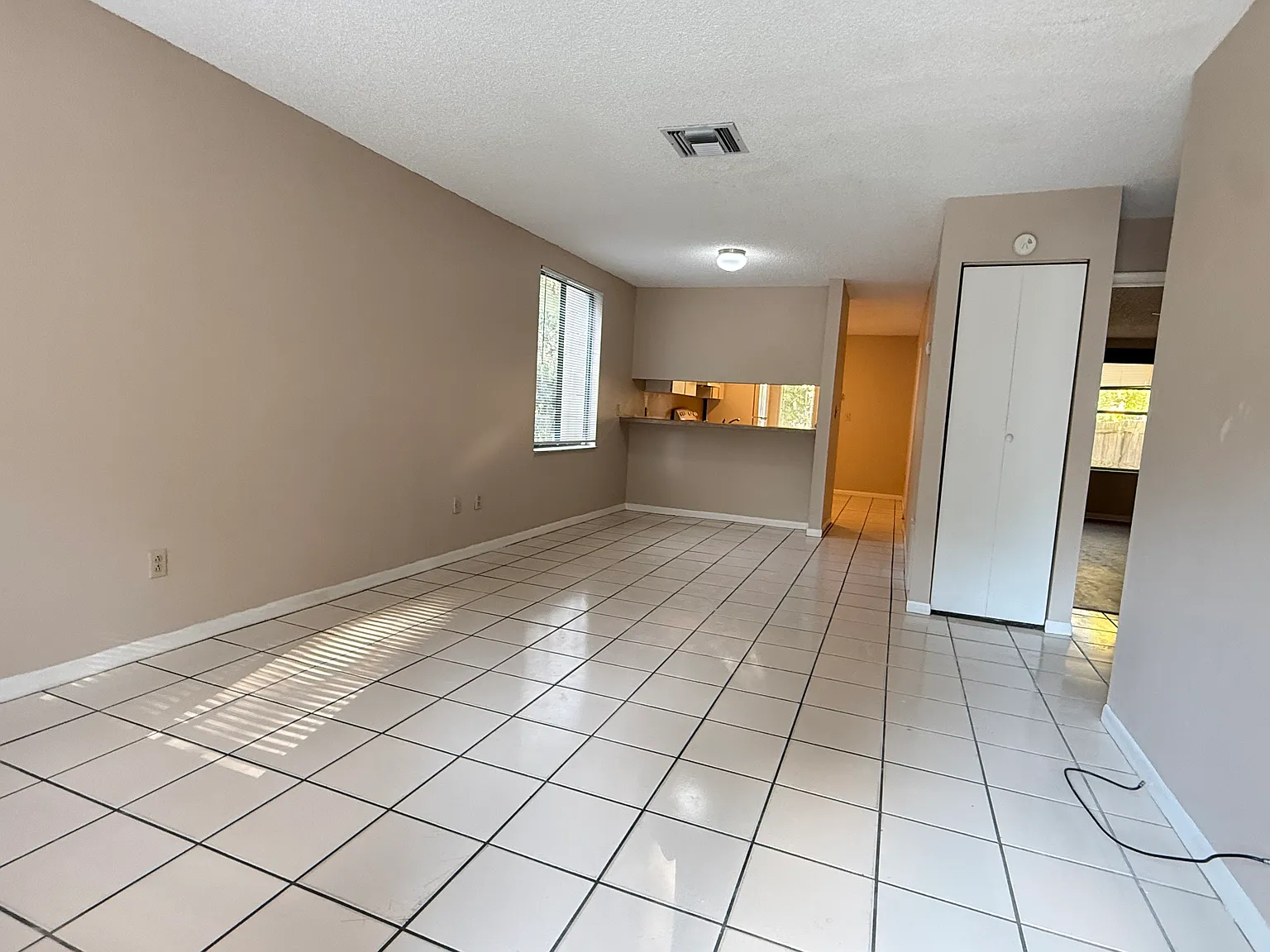 2 bed, 892 sqft, $1,325 — Photo 3