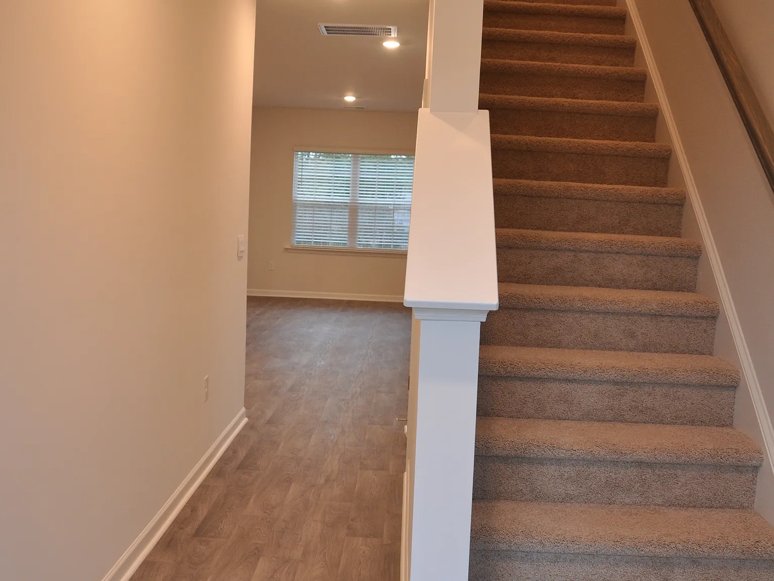 3 bed, 2.5 bath, 1429 sqft, $1,799 — Photo 4
