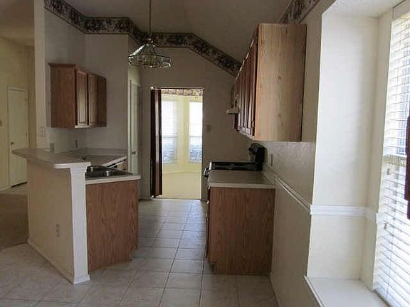 4th image of 2714 Kingswood Dr