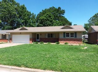 904 S Luster Ave, Springfield, MO 65802