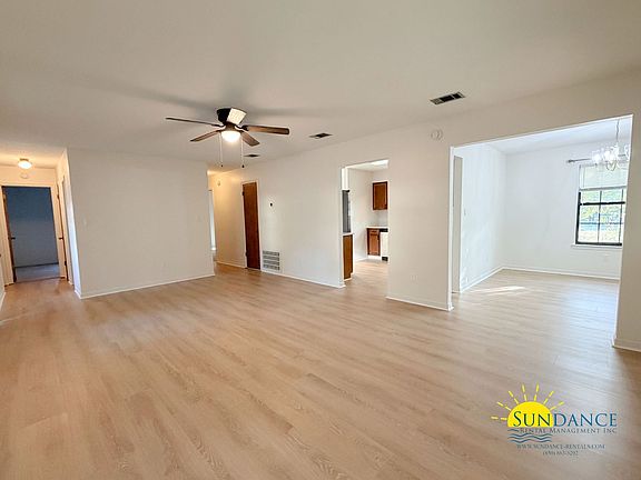 2nd image of 1017 Pinetree Rd