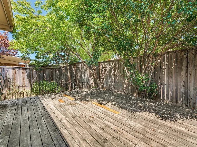 1615 Bur Oak Dr — Photo 25