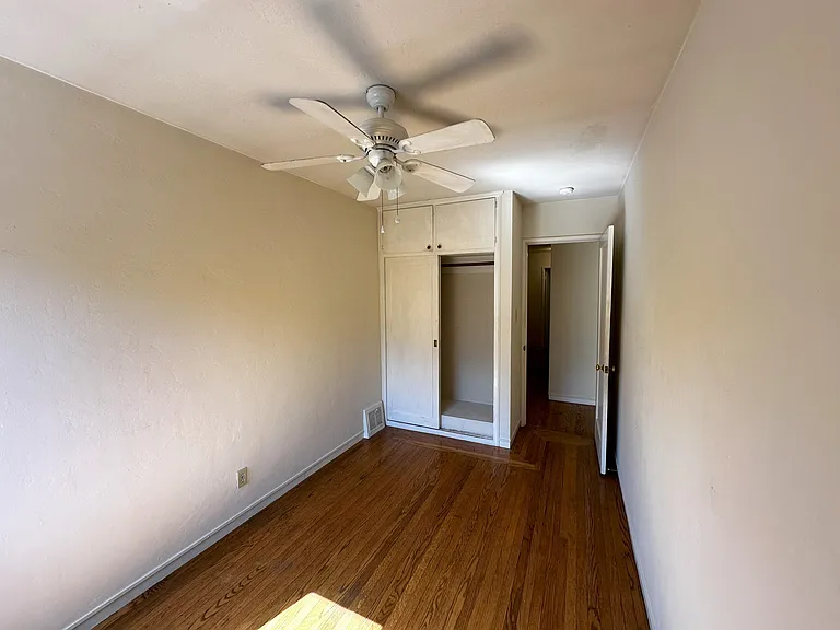 2200 Mountain Blvd #4 — Photo 3
