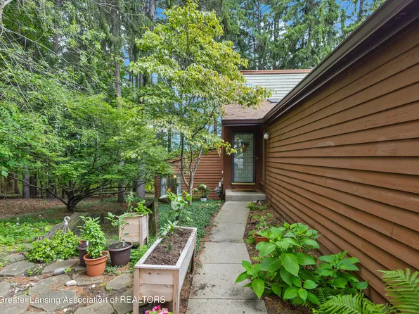 1228 Academic Way, Haslett, MI 48840