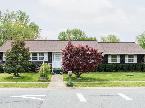 112 Parktowne Dr, Elkton, MD 21921