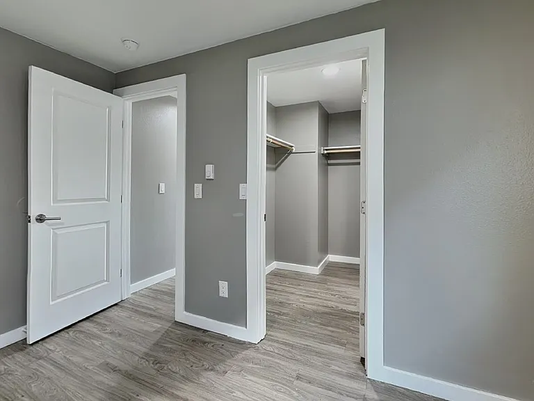 1105 S Woodlawn St #1 — Photo 3