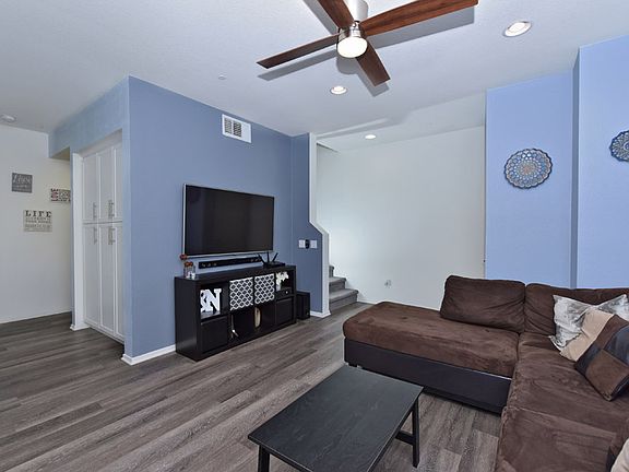 4th image of 219 Antoni Gln Unit 1204