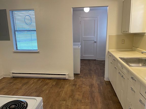 3rd image of 821 W 4th Ave #B