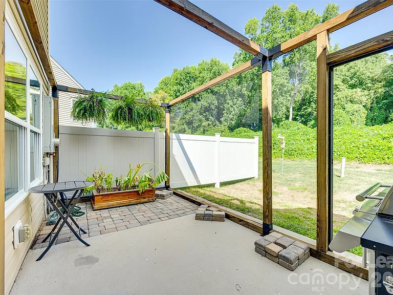 440 Battery Cir — Photo 33