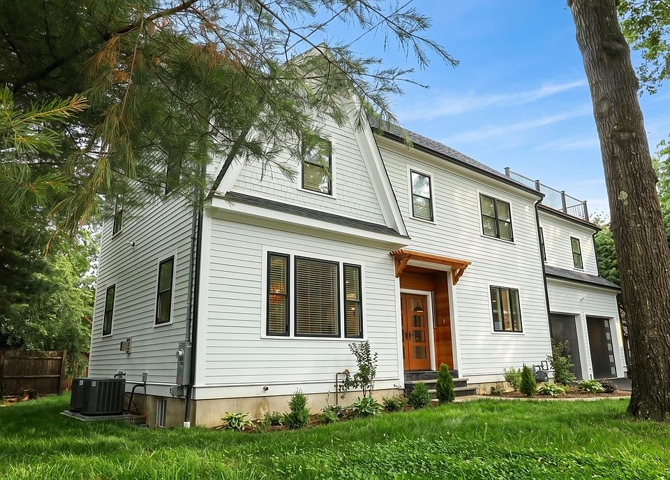 1st image of 45 Clearwater Rd