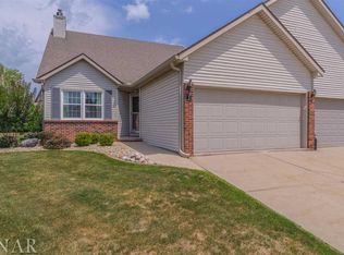 2 Crystal Ct, Bloomington, IL