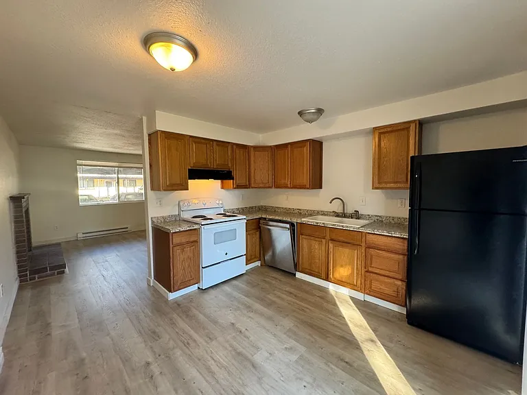Main Fourplex — Photo 6