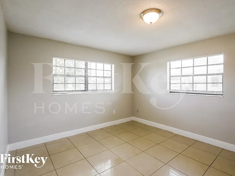960 N 73rd Way — Photo 7