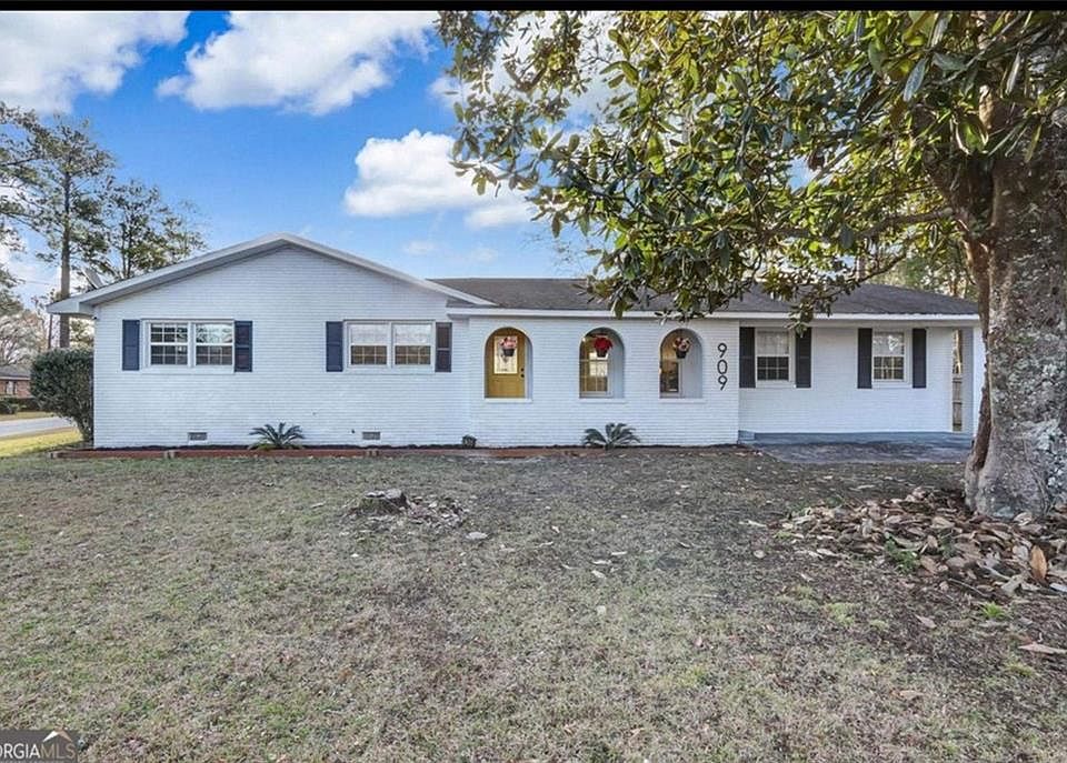 1st image of 909 Clarks Bluff Rd